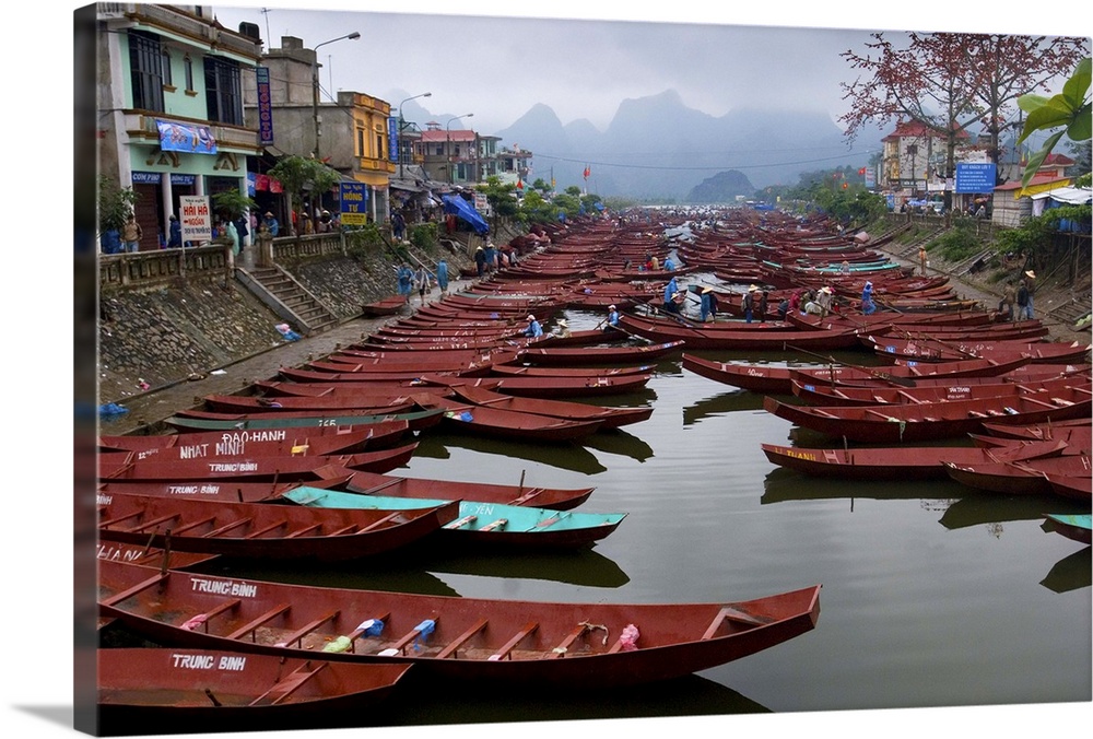 Boats on river to Perfume Pagoda, Vietnam, Indochina, Southeast Asia, Asia