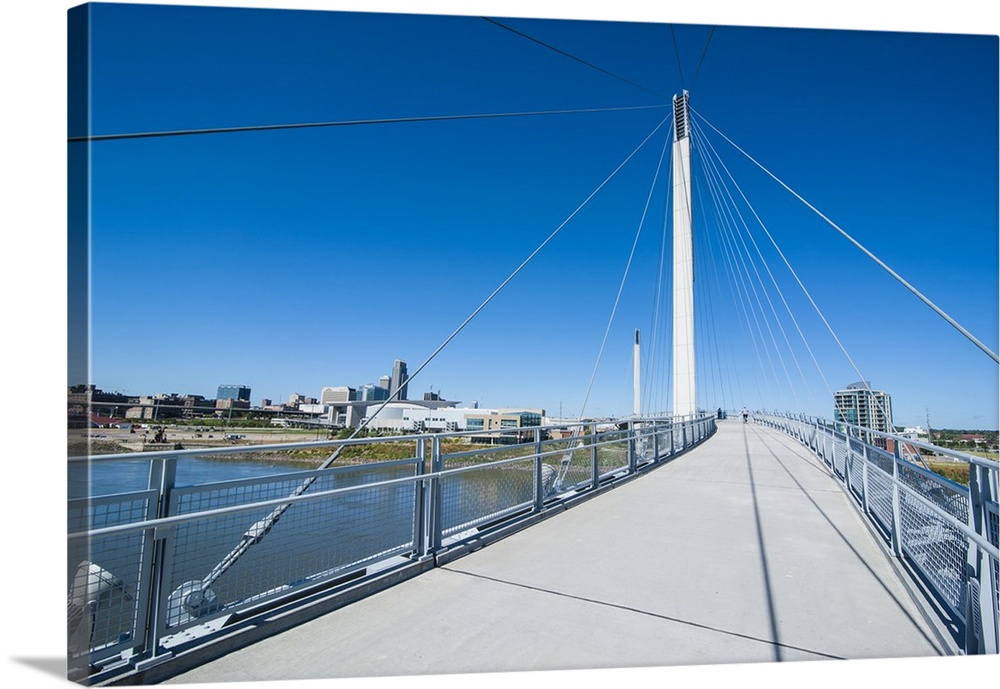 Bob Kerrey Pedestrian Bridge crossing the Missouri River from Nebraska to Iowa, Omaha, Nebraska, United States of America,...