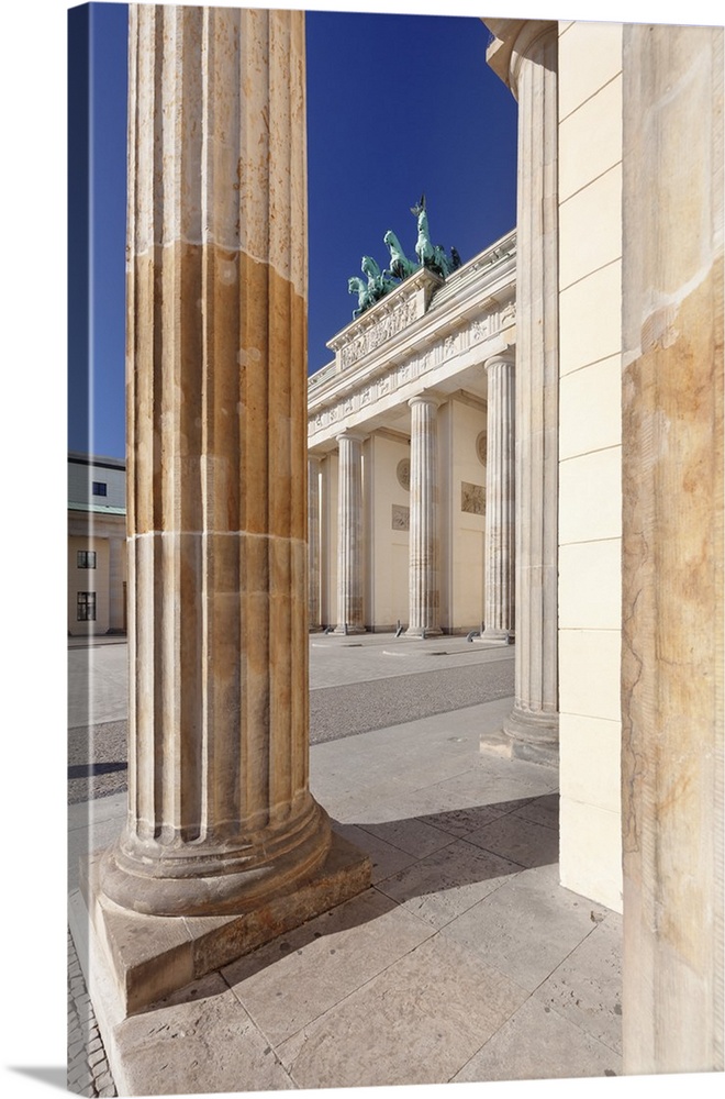 Brandenburg Gate, Pariser Platz square, Berlin Mitte, Berlin, Germany