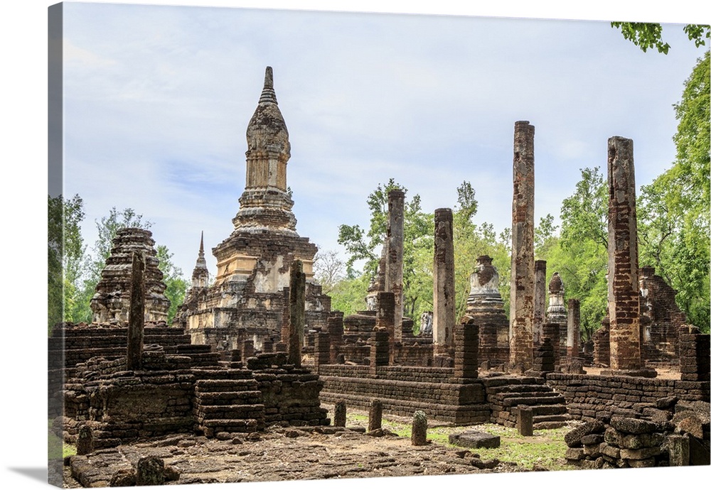 Buddhist chedi (stupa) and temple in Si Satchanalai Historical Park, Sukhothai, UNESCO World Heritage Site, Thailand, Sout...