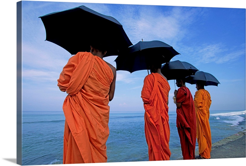 Buddhist monks watching the Indian Ocean, Colombo, island of Sri Lanka, Asia