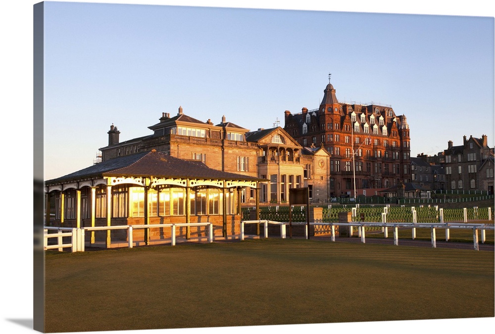 Caddie Pavilion and The Royal and Ancient Golf Club at the Old Course, Scotland, UK