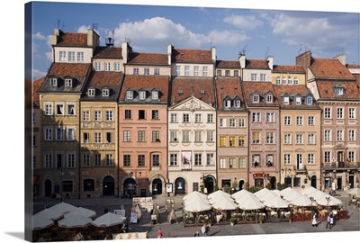 Cafes in the Old Town Square with rebuilt medieval buildings, Old Town Warsaw, Poland
