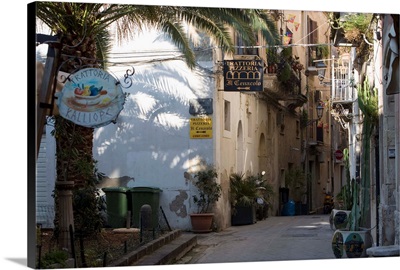 Cafes, street, Ortygia, Syracuse, Sicily, Italy