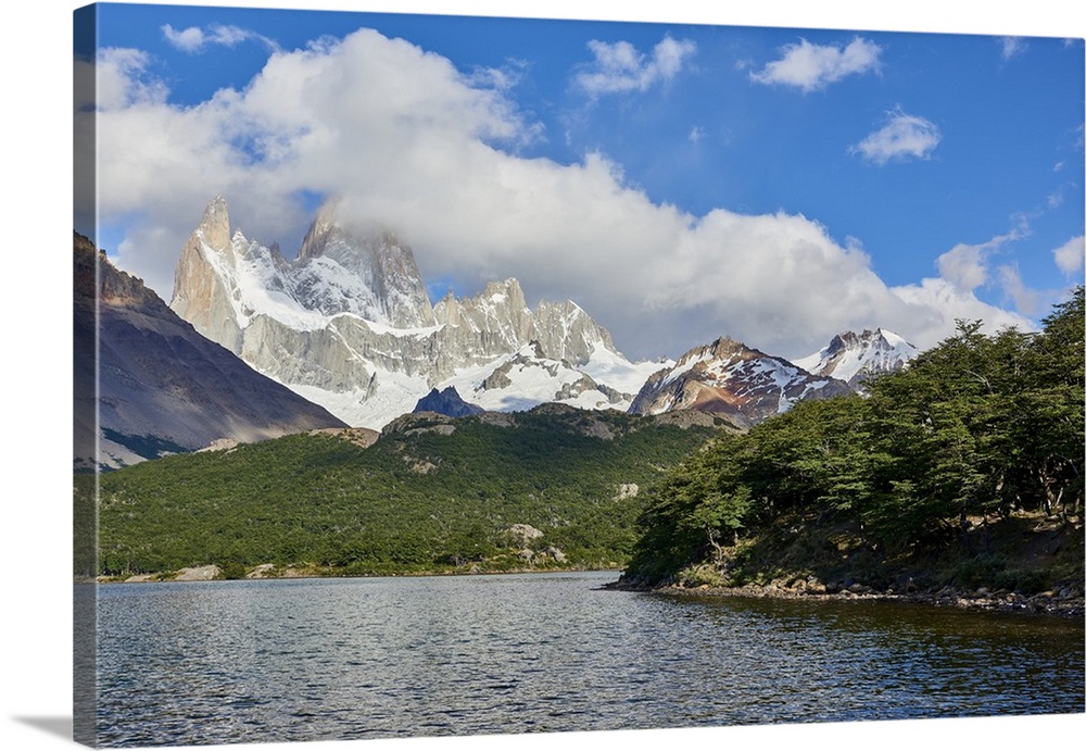 Capri Lagoon with Monte Fitz Roy in the background, Patagonia, Argentina, South America