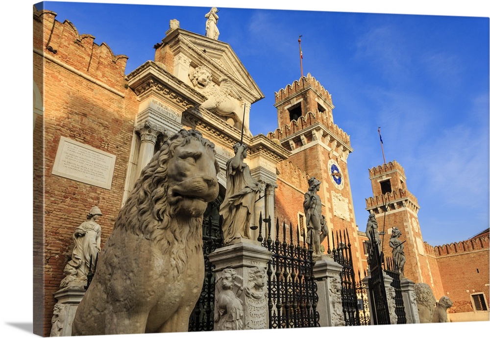 Carved lions and statues, Porta Magna, Arsenale, in winter afternoon sun, Castello, Venice, Veneto, Italy
