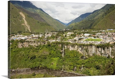 Central highlands, town of Banos, built on a lava terrace, Ecuador