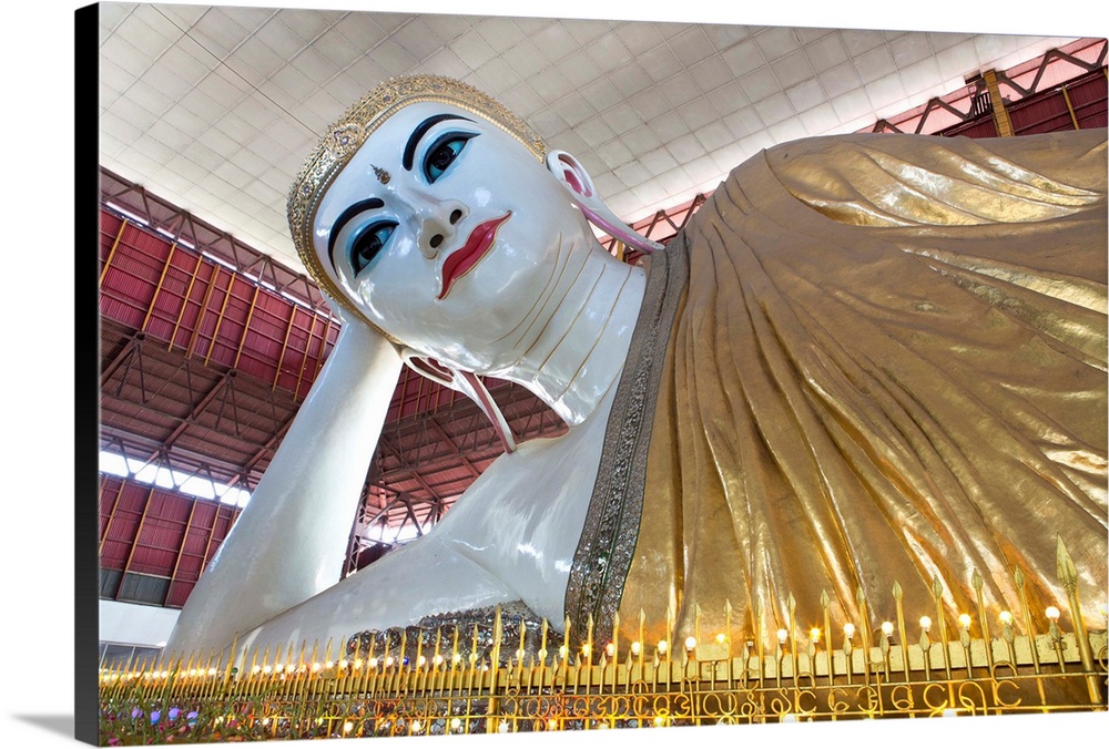 Chaukhtatgyi Reclining Buddha at Chaukhtatgyi Paya, Yangon, Myanmar