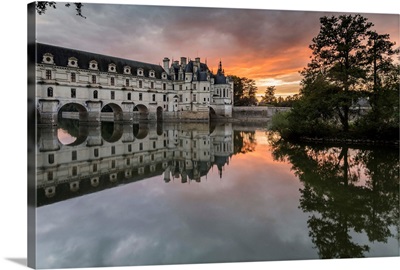 Chenonceau castle reflected in the Loire at sunset, Chenonceaux, Centre, France