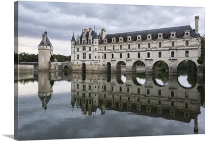 Chenonceau castle reflected in the Loire, Chenonceaux, Indre-et-Loire, Centre, France