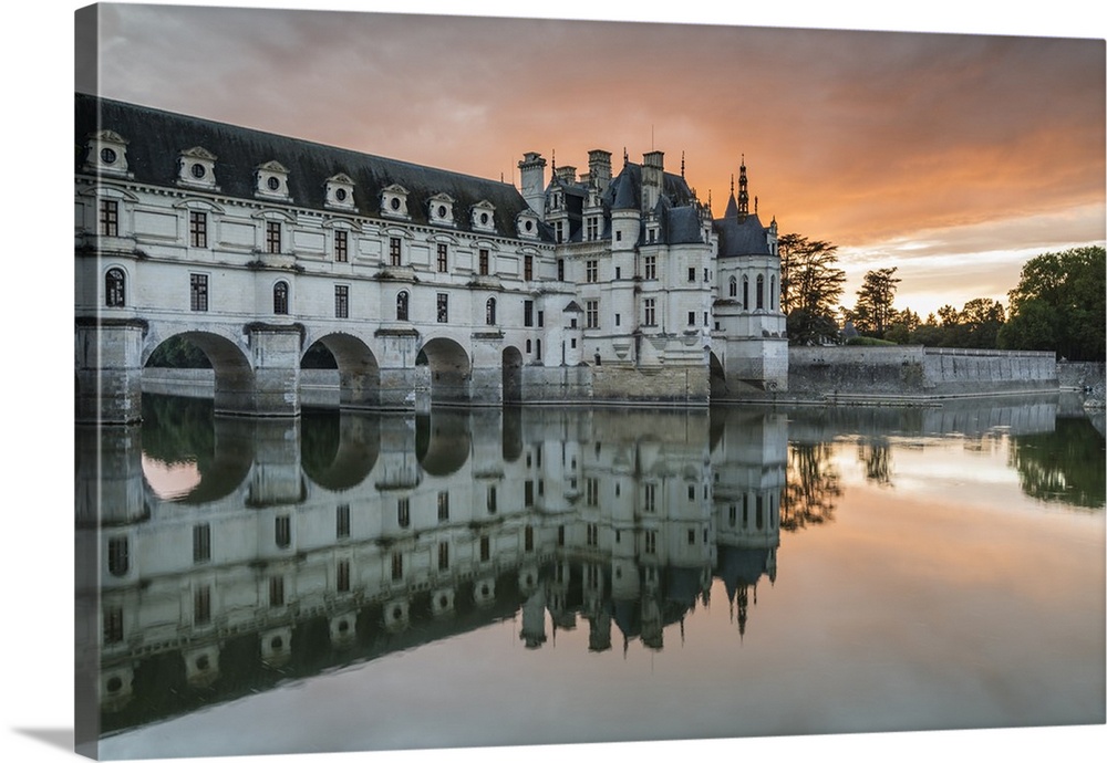 Chenonceau castle reflected on the Loire at sunset, Chenonceaux, Indre-et-Loire, Loire Valley, Centre, France