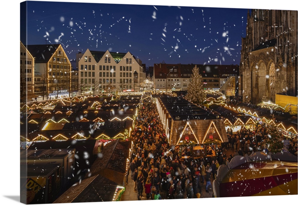 Christmas market in front of the Cathedral on Munsterplatz, Ulm, Baden-Wurttemberg, Germany, Europe