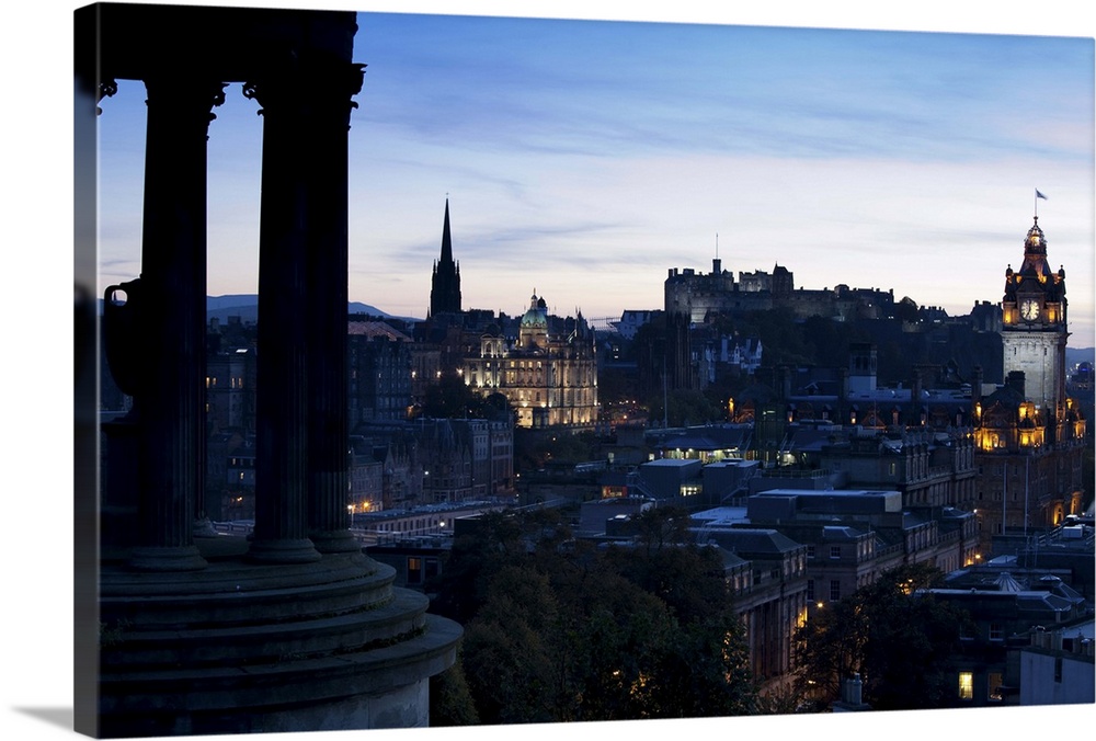 Cityscape at dusk looking towards Edinburgh Castle, Edinburgh, Scotland, United Kingdom