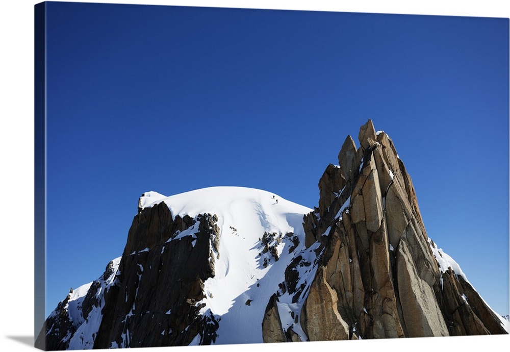 Climbers on Midi Plan traverse, Chamonix, Haute Savoie, Rhone Alpes, French Alps, France, Europe