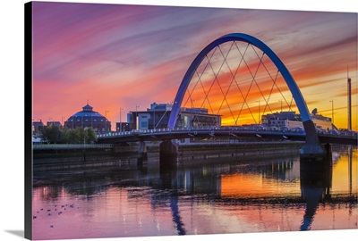 Clyde Arc (Squinty Bridge) at sunset, Glasgow, Scotland, United Kingdom, Europe