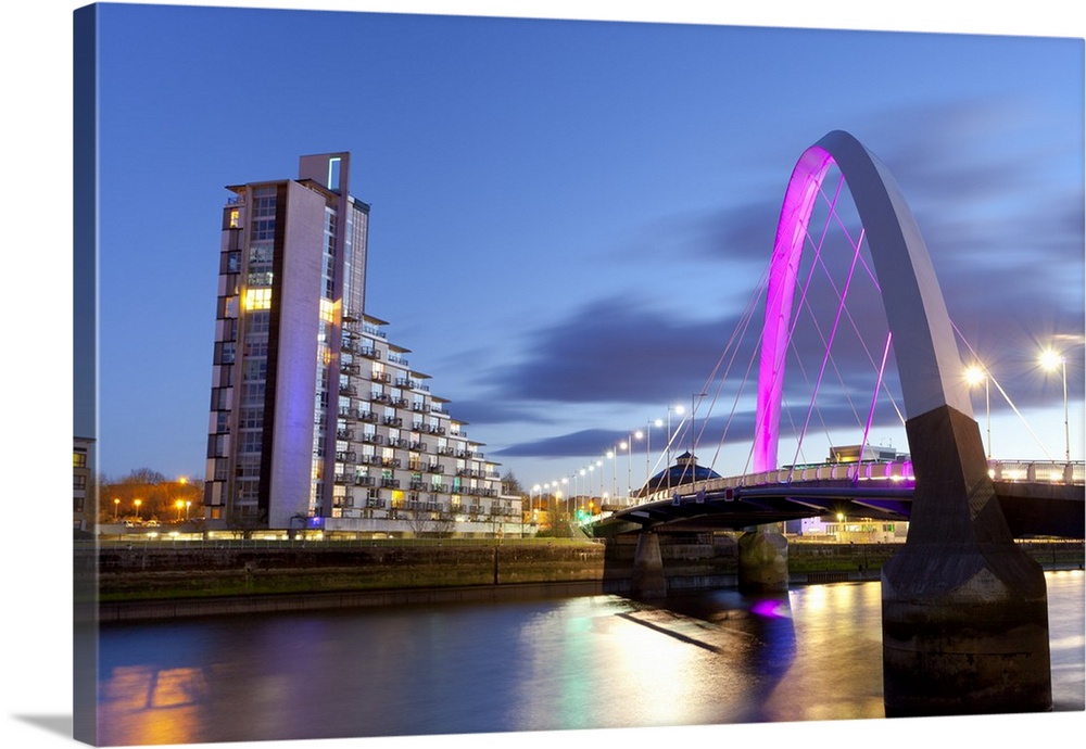 Clyde Arc (Squinty Bridge) and residential flats, River Clyde, Glasgow, Scotland, United Kingdom, Europe