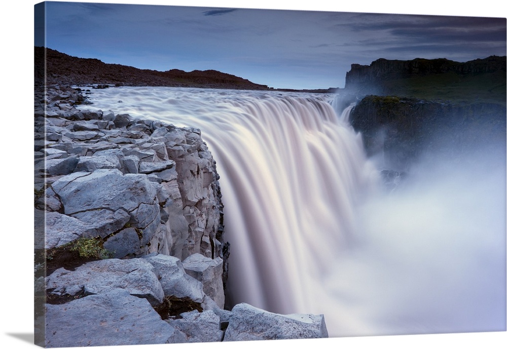 Dettifoss, largest waterfall in Europe at 45 m high and 100 m wide, Jokulsargljufur National Park, north Iceland (Nordurla...