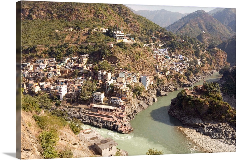 Devaprayag (Deoprayag), holy site where Bhagirathi and Alaknanda Rivers converge to form the River Ganges, Garwhal Himalay...