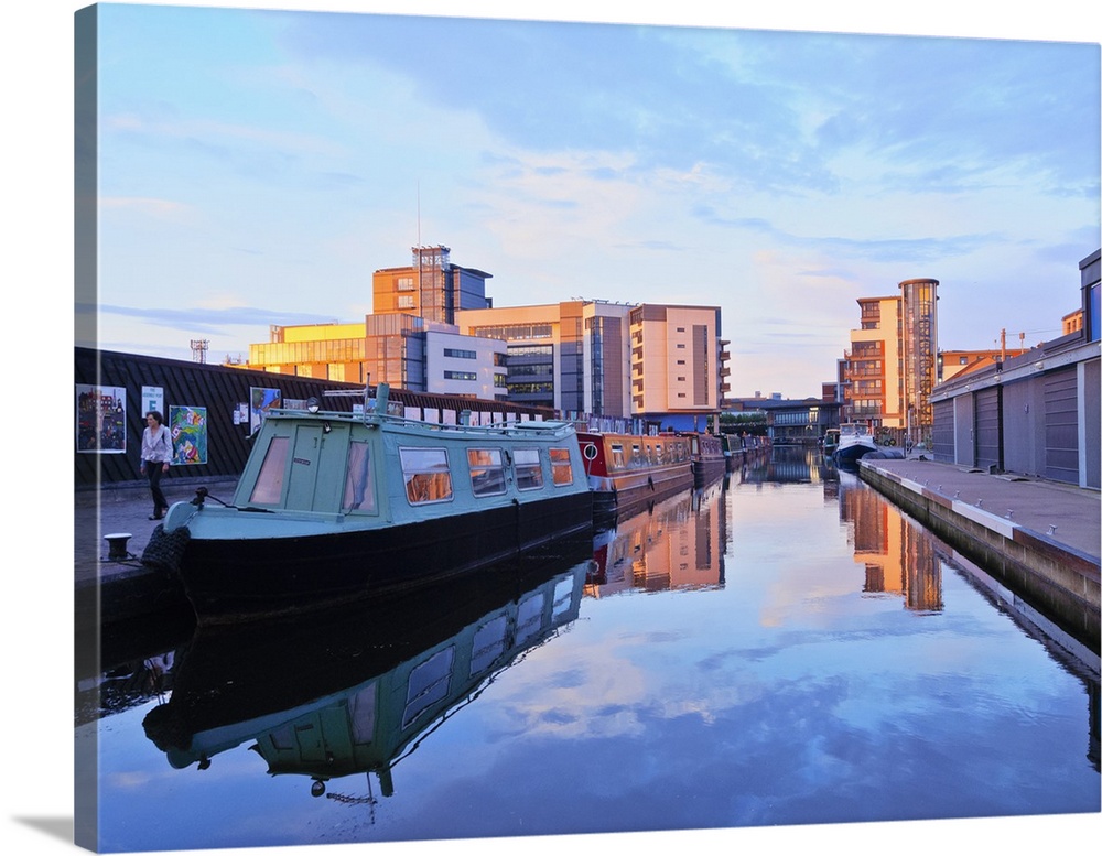 Edinburgh Quay and the Lochrin Basin, boats on The Union Canal, Edinburgh, Lothian, Scotland, United Kingdom, Europe