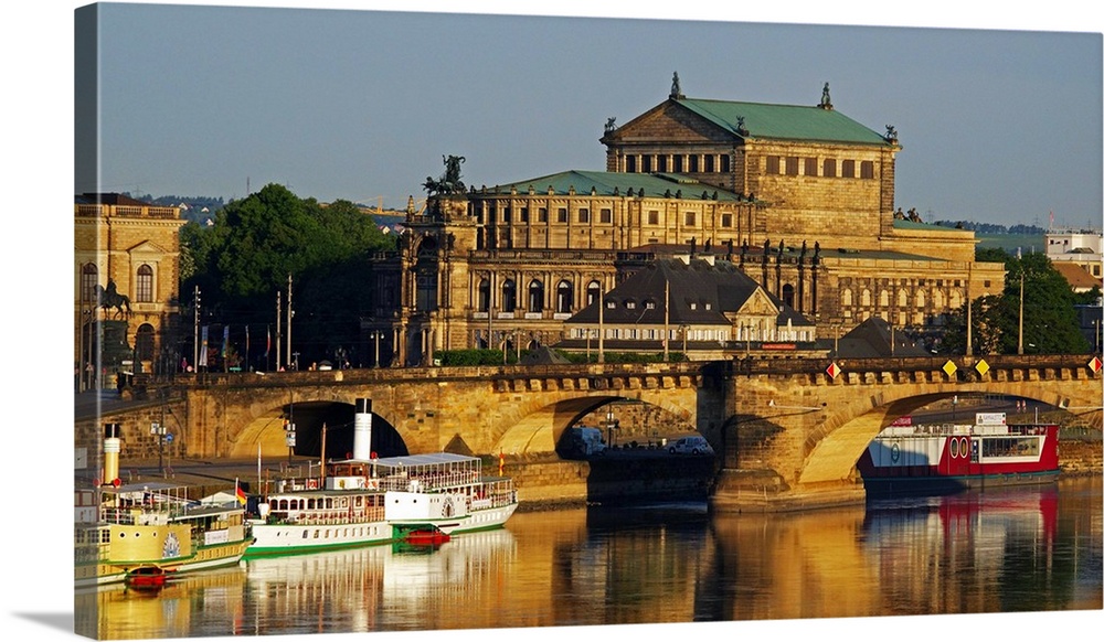 Elbe River, Semper Opera House, Dresden, Saxony, Germany