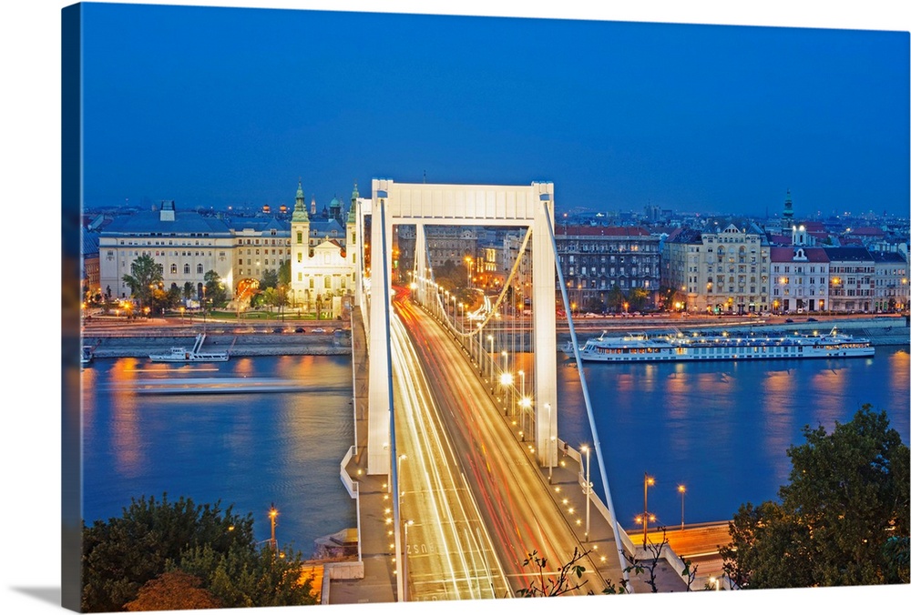 Elizabeth Bridge, Banks of the Danube, UNESCO World Heritage Site, Budapest, Hungary, Europe.