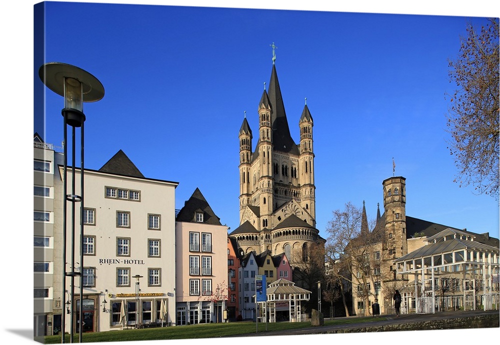 Fischmarkt Square with Church of Gross St. Martin, Cologne, North Rhine-Westphalia, Germany