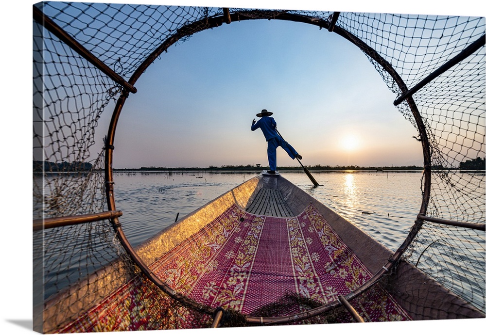 Fisherman at Inle Lake with traditional Intha conical net at sunset, fishing net, leg rowing style, Intha people, Inle Lak...