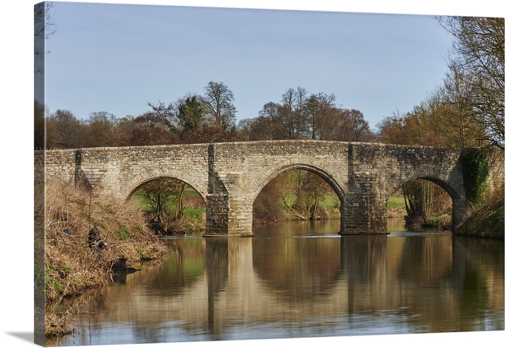 Fishermen next to Teston Bridge over the River Medway, originally built in 14th century, near Maidstone, Kent, England