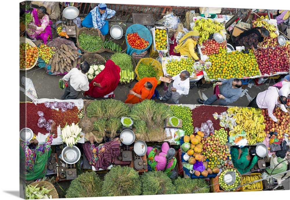 Fruit and vegetable market in the Old City, Udaipur, Rajasthan, India, Asia