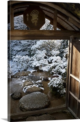 Gate on snowy Japanese garden, Okochi-sanso villa, Kyoto, Japan
