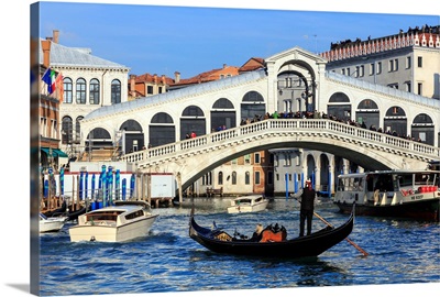 Gondola on Grand Canal and Rialto Bridge in winter, Venice, Veneto, Italy