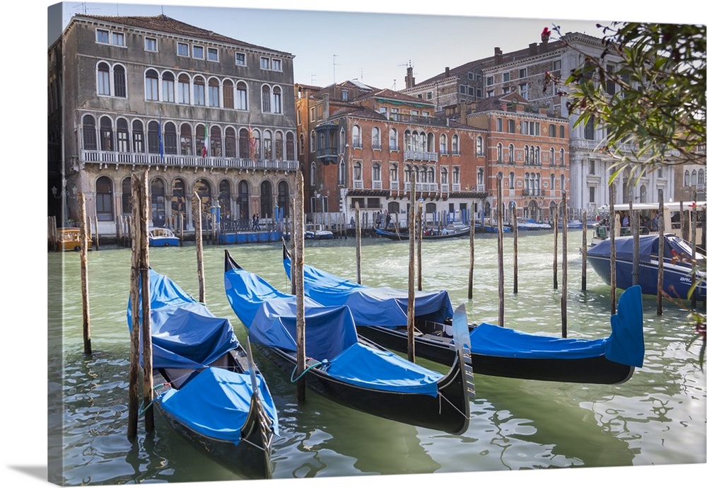 Grand Canal and Gondola Station, Venice, UNESCO World Heritage Site, Veneto, Italy, Europe