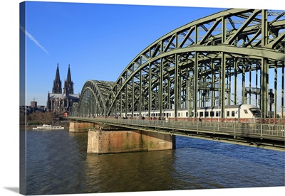 Hohenzollern Bridge with Cologne Cathedral, Cologne, North Rhine-Westphalia, Germany
