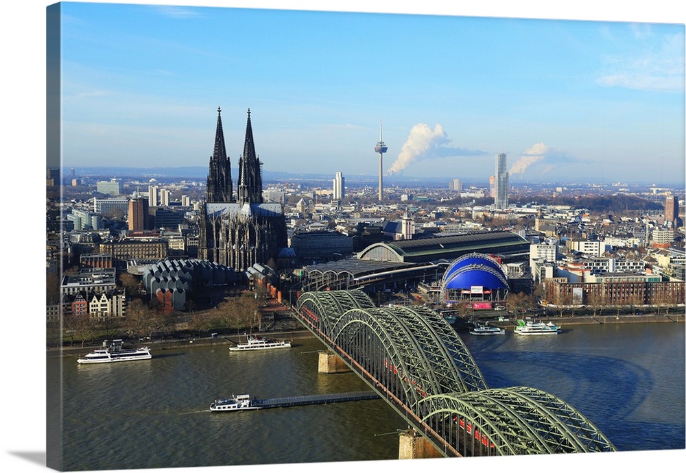 Hohenzollern Bridge with Cologne Cathedral, Cologne, North Rhine-Westphalia, Germany