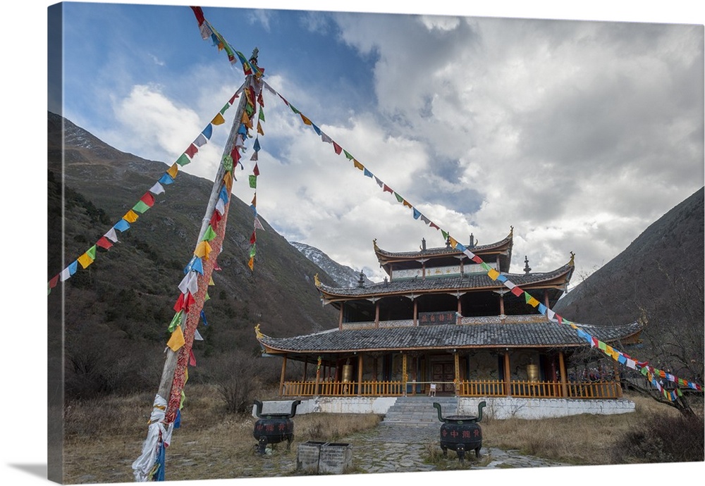 Huanglong Middle Temple, Huanglong, Sichuan province, China