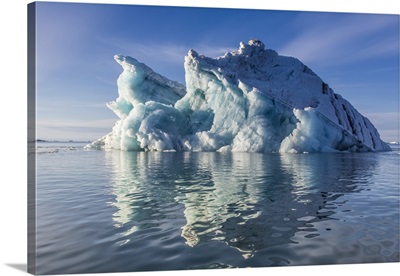 Iceberg, Vikingbukta (Viking Bay), Scoresbysund, Northeast Greenland