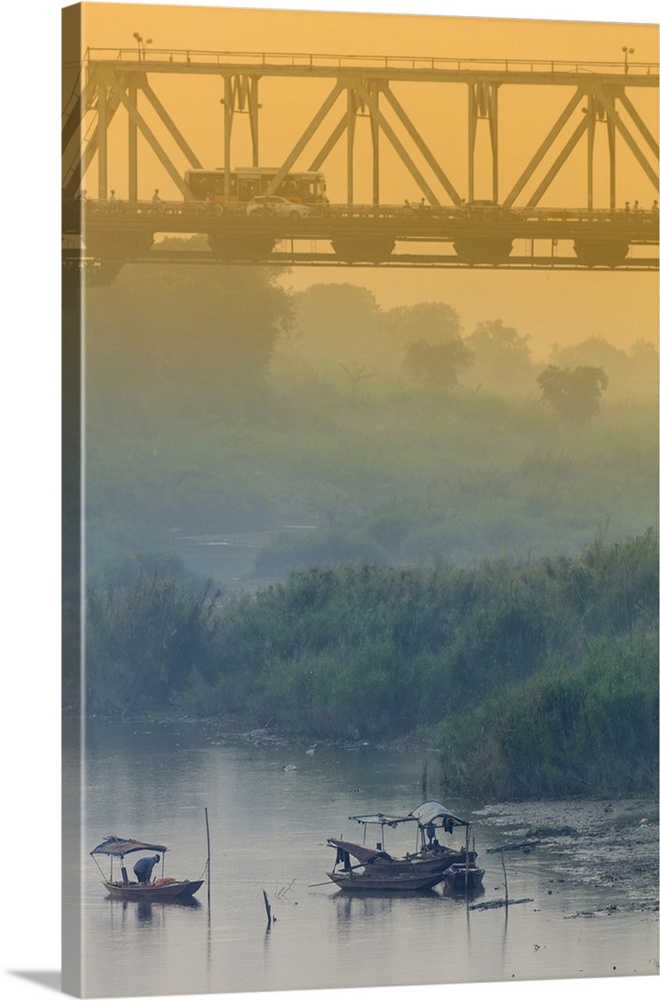 Iron bridge over the Red River in Hanoi, Vietnam, Indochina, Southeast Asia, Asia