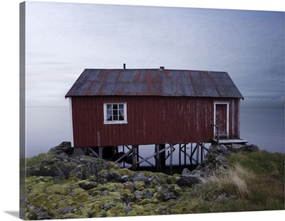 Isolated Rorbu, Lofoten Islands, Norway, Scandinavia, Europe