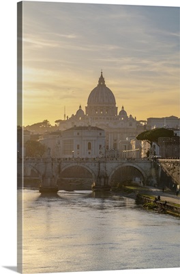 Italy, Lazio, Rome, River Tiber, St. Peter's Basilica