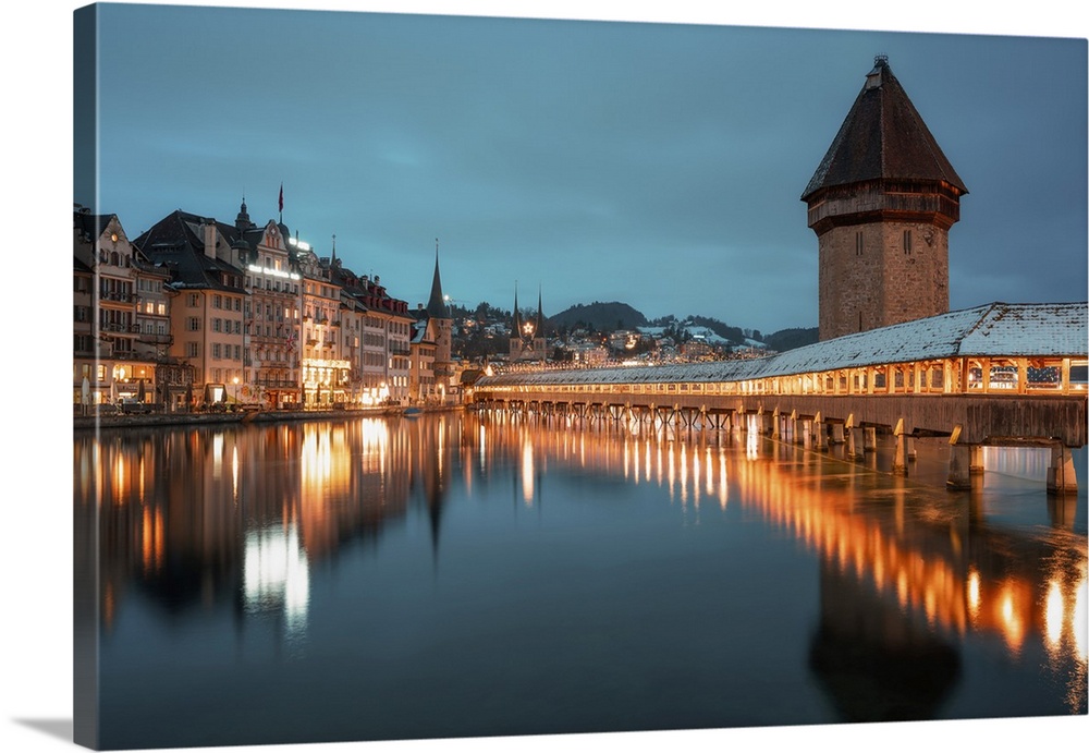 Kapellbrucke (Chapel Bridge) in winter, wooden footbridge, Lucerne, Switzerland, Europe