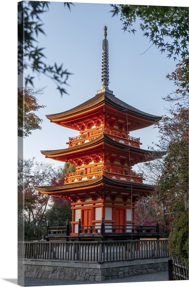 Kiyomizu-dera Buddhist temple and Koyasunoto three Story Pagoda with autumn colors, Kyoto, UNESCO World Heritage Site, Hon...