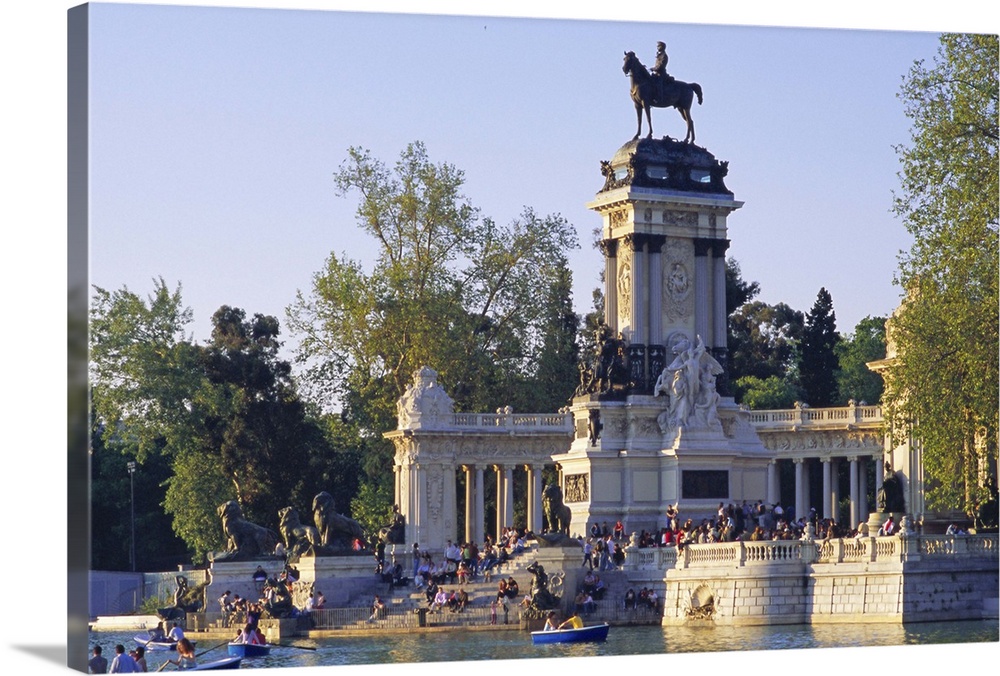 Lake and monument at park, Parque del Buen Retiro, Retiro, Madrid, Spain