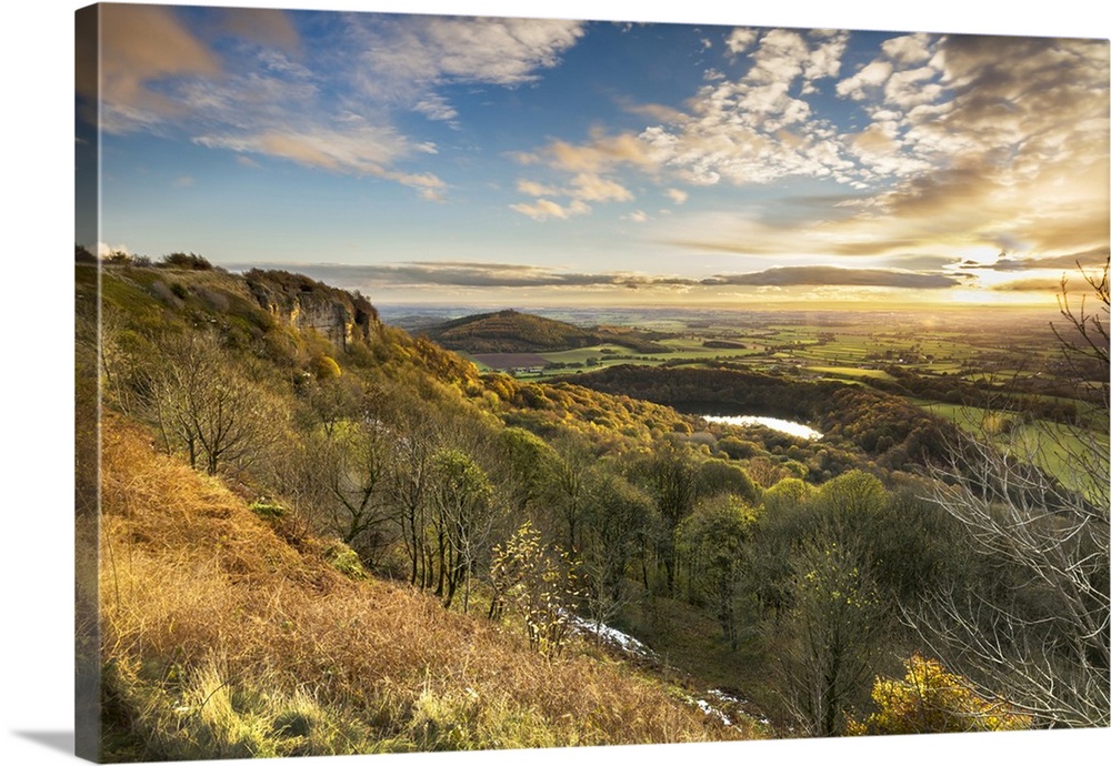 Lake Gormire and The Vale of York from Whitestone Cliffe, along The Cleveland Way, North Yorkshire, Yorkshire, England