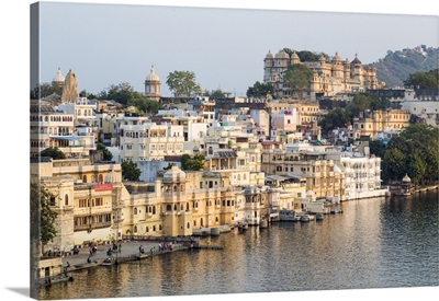 Lake Pichola And The City Palace In Udaipur, Rajasthan, India