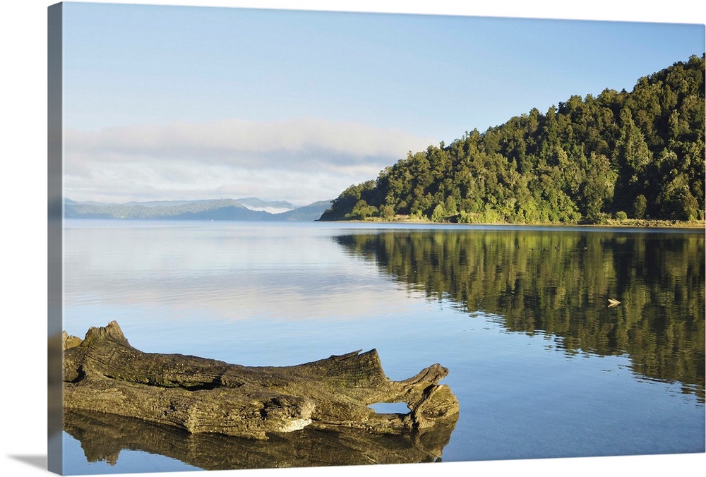 Lake Waikaremoana, Te Urewera National Park, Bay of Plenty, North Island, New Zealand