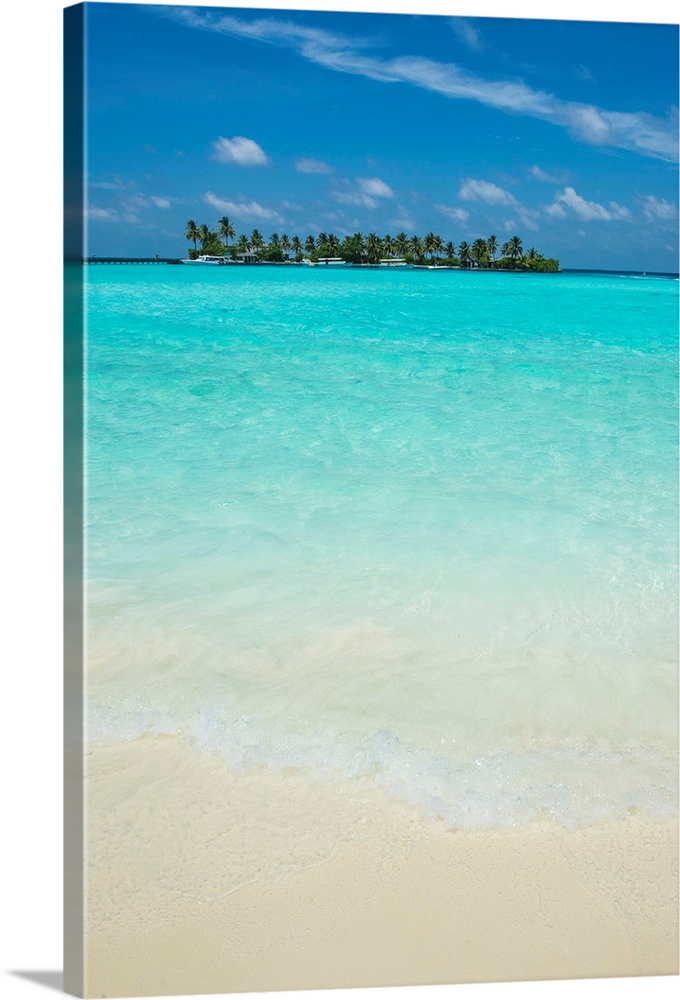 Little island in the turquoise water, Sun Island Resort, Nalaguraidhoo island, Ari atoll, Maldives, Indian Ocean