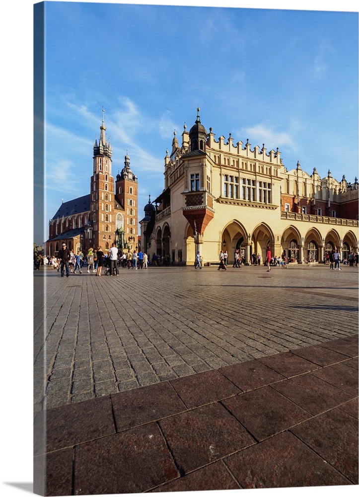 Main Market Square, St. Mary Basilica and Cloth Hall, Cracow, Lesser Poland Voivodeship, Poland