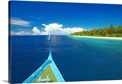 Maldivian fishing boat (dhoni) and tropical island, Maldives, Indian Ocean, Asia
