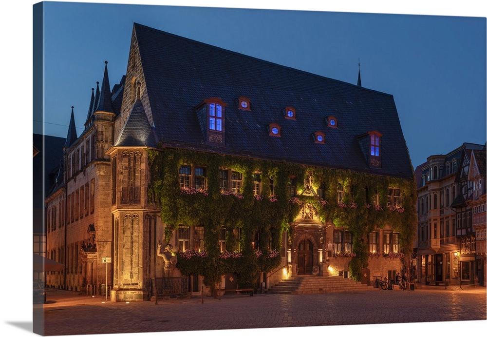 Market Place with Town Hall in the evening, Quedlinburg, Harz, Saxony-Anhalt, Germany, Europe