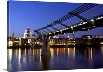 Millennium Bridge and St. Pauls Cathedral, London, England, UK, Europe
